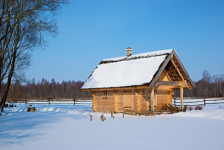 Бани поселок. Банька деревня зима. Баня зимой. Деревенская баня зимой. Баня деревянная зимняя.