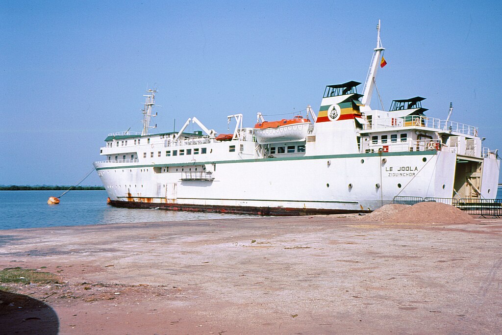 Le Joola at Ziguinchor 1991.jpg