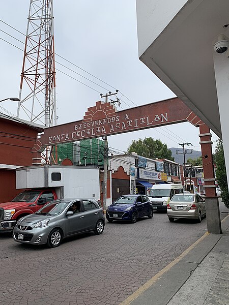 File:Letrero en la entrada de Santa Cecilia Acatitlán.jpg