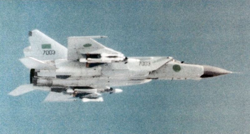 File:Libyan MiG-25 in flight c1985.jpg
