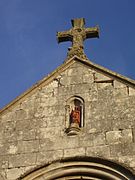 L'église - Statue sur la façade ouest