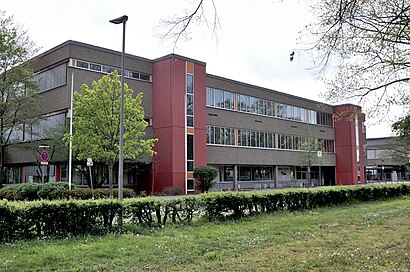 So kommt man zu Lindenauschule mit den Öffentlichen - Mehr zum Ort Hier