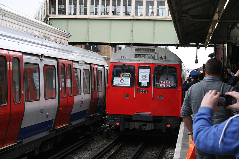 File:London Underground C69 Stock at Hammersmith (14413572227).jpg