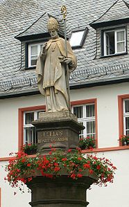 Statue de Lullus hersfeld.jpg