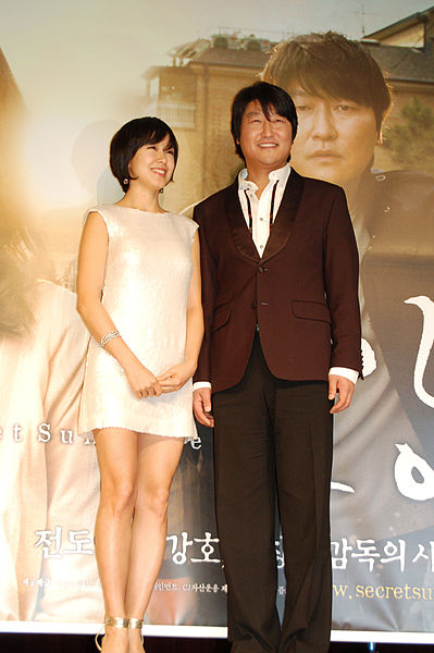 Jeon with co-star Song Kang-ho at Secret Sunshine press conference in 2007.