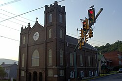 Baptistický kostel na hlavní ulici (Clifton Forge, Virginie) .jpg