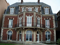 Villa du XIXe siècle sur le boulevard de Verdun.