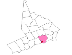 Southport (red), shown within the town of Fairfield (pink), and Fairfield County (white)