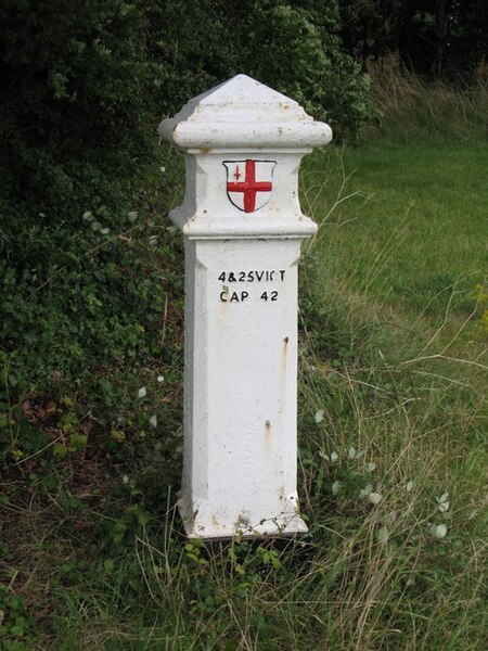 File:Marker post, Tattenham Corner - geograph.org.uk - 923637.jpg