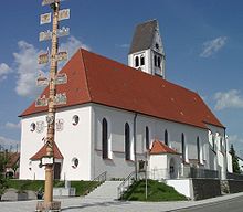 Markt Rettenbach Kirche mit Maibaum.jpg