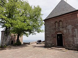 Vue extérieure des chapelles des Larmes