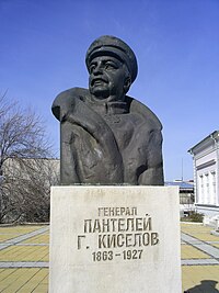 האנדרטה לזכר הגנרל פנטליי קיסלוב בעיר טוטראקן שבמחוז.