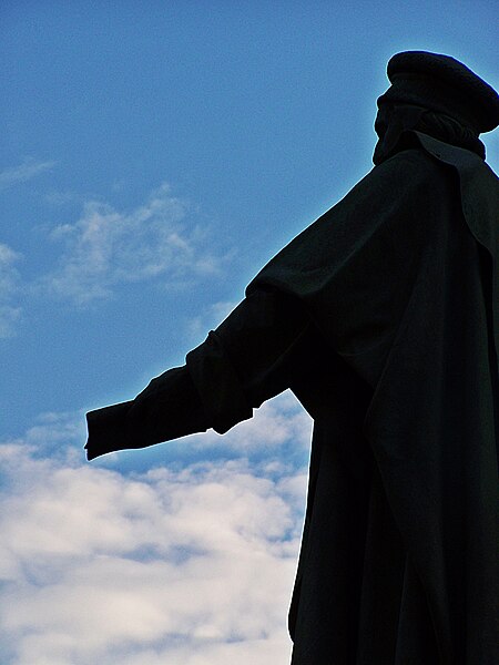 File:Monumento a Francesco di Marco Datini 5.jpg