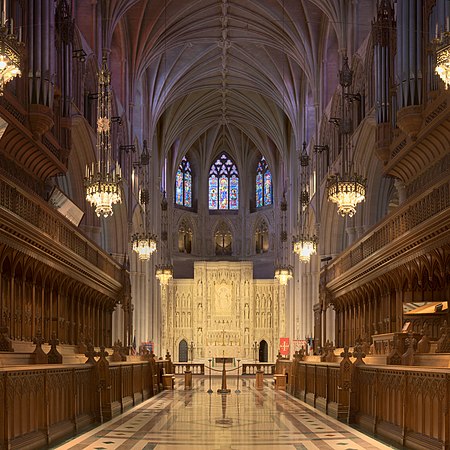 Fail:National Cathedral Sanctuary Panorama.jpg