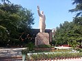 פסל פסל ג'ינאן מאו נורת'פארק close.jpg