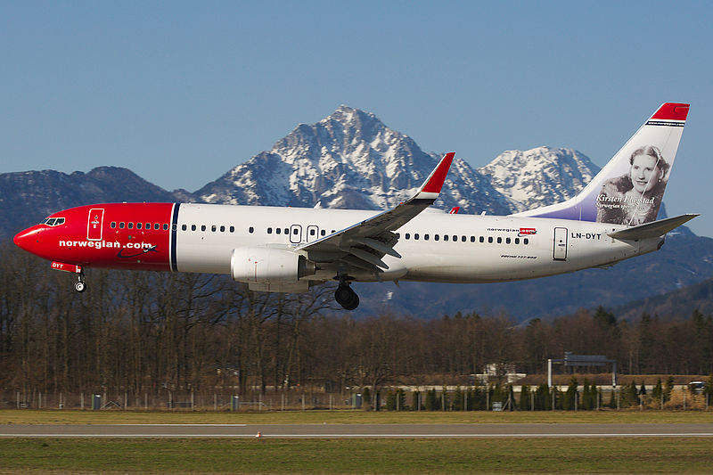 File:Norwegian Air Shuttle in Salzburg with Kirsten Flagstad on tail.jpg