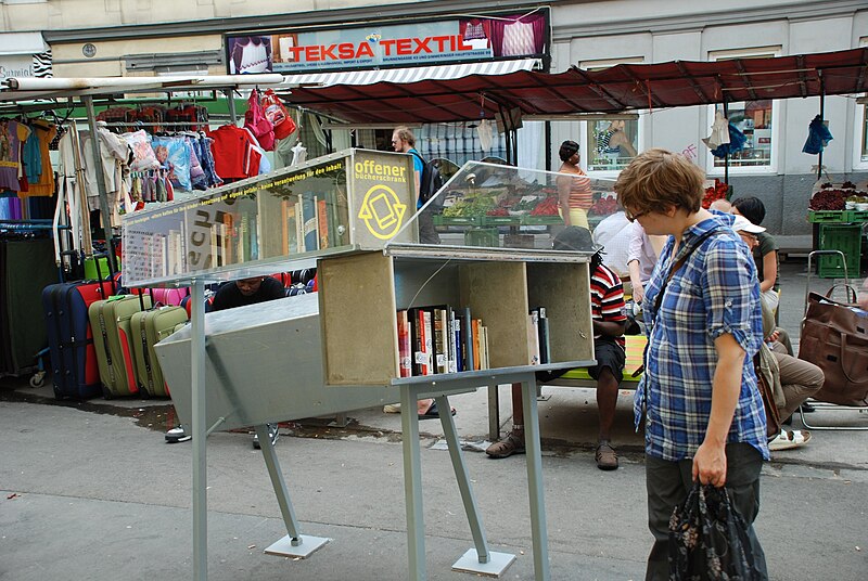 File:Offener-buecherschrank-brunnenmarkt.jpg