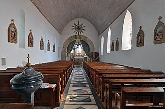 La nef et le chœur depuis l'entrée.