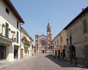 Ossago Lodigiano - piazza della Chiesa.jpg