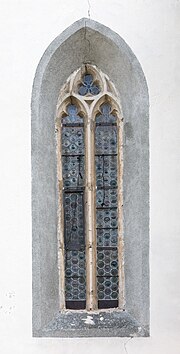 Thumbnail for File:Ossiach Stiftskirche Nord-Seite gotisches Maßwerkfenster 22102016 5040.jpg