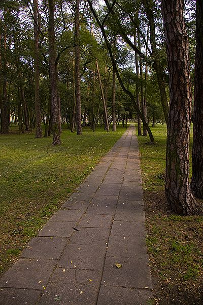 File:Ostroleka-park10.jpg