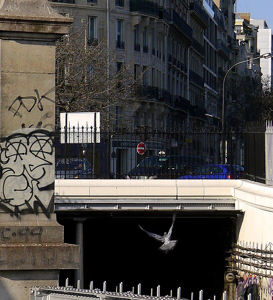 File:P1230987 Paris IV metro ligne 5 entree bd Bourdon rwk.jpg