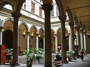 Palazzo strozzi, cortile 02.JPG