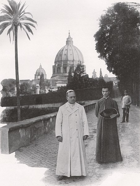 File:Papst Pius XI., Vatikanische GärtenJS.jpg