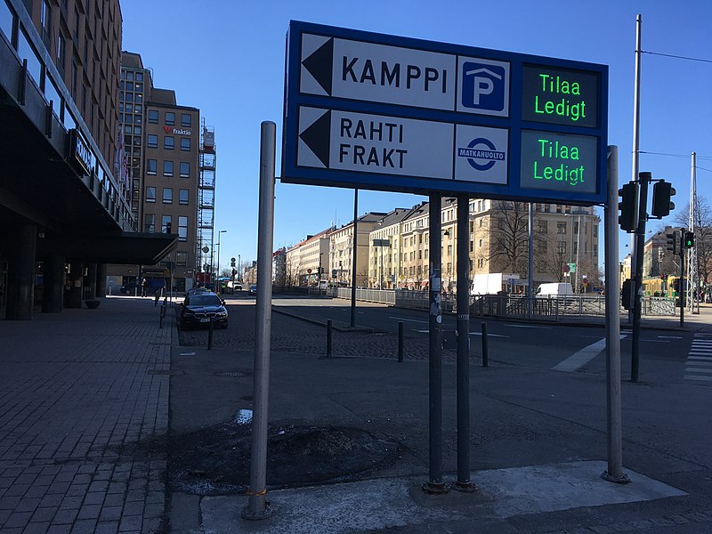 File:Parking availability sign (28808653888).jpg