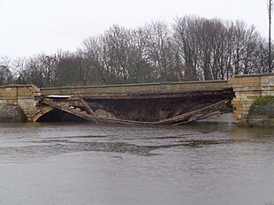 Tadcaster Bridge on the day after the collapse Partially collapsed Tadcaster Bridge (30th December 2015) 002.JPG