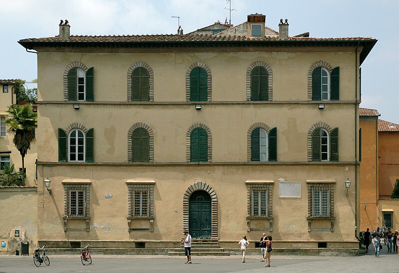 File:Piazza San Martino 10, Lucca, 2010.jpg