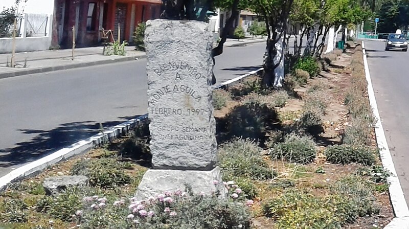 File:Piedra mte aguila.jpg