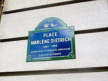 Plaque-Place-Marlène-Dietriche-(Paris).JPG