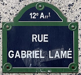 Voir la plaque.