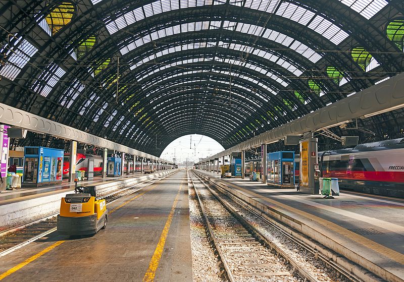 File:Platforms at Milano Centrale Stazione central trainshed.jpg