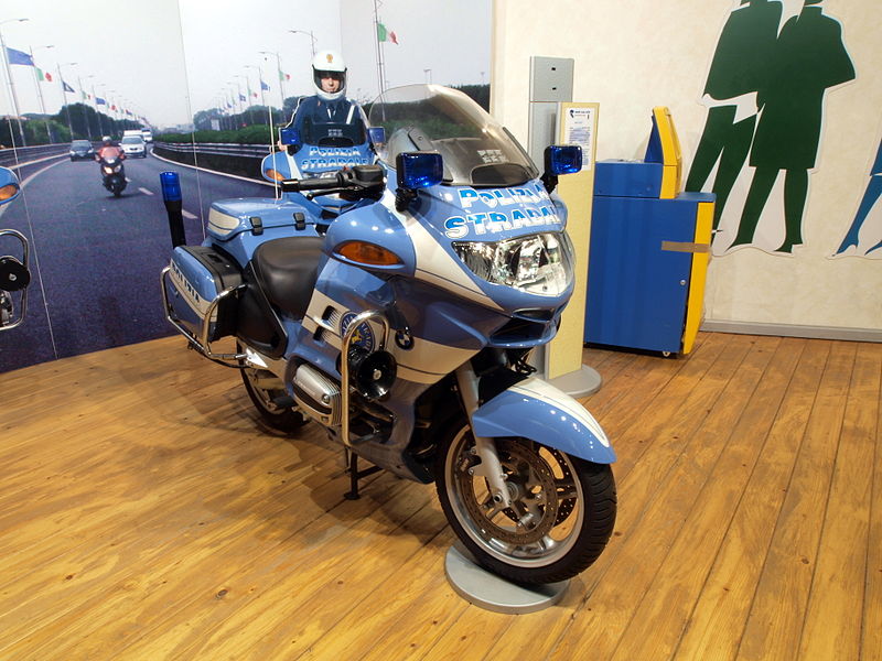 File:Polizia Stradale BMW photo-2.JPG