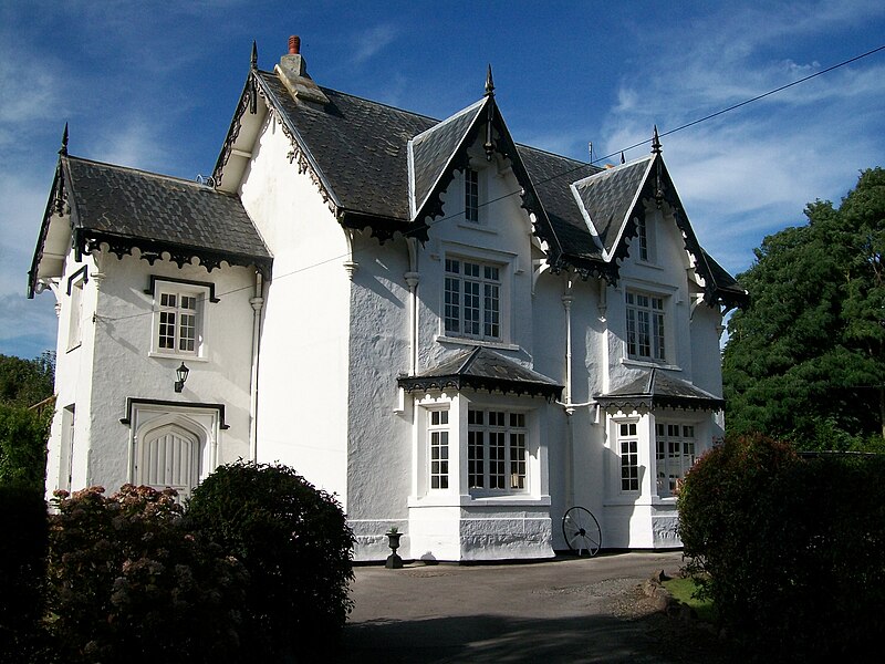 File:Portskewett House, Portskewett, September 2010.jpg