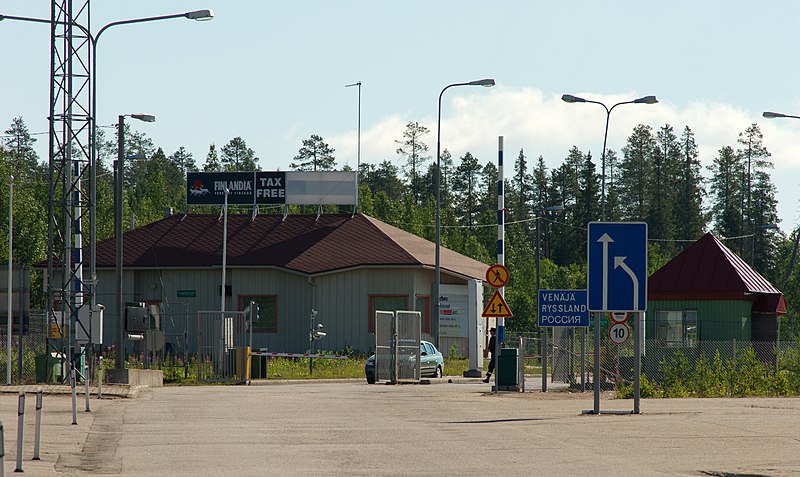 File:Poste frontière russe près de Vartius, finlande.jpg