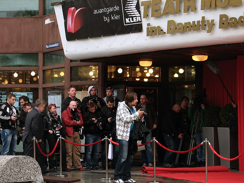 File:Preparing for opening of the XXXV Polish Film Festival in Gdynia 2010 - 4.jpg