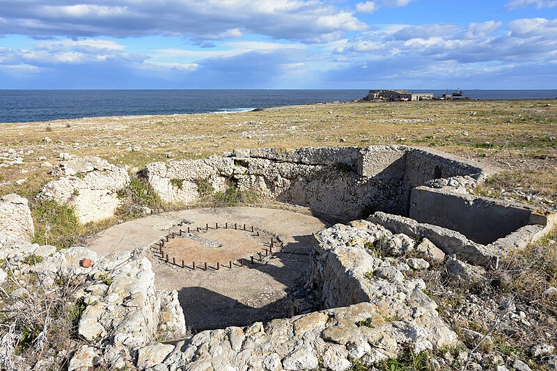 File:Priolo Gargallo (SR) - Penisola Magnisi - Batteria AS 361.jpg