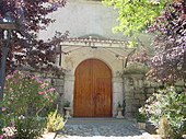 Puerta de iglesia en Valverde de Alcalá.jpg