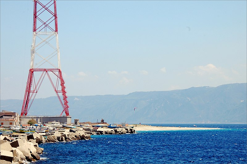 File:Pylon of Torre Faro waterfront - Messina, Italy - 30 April 2006.jpg