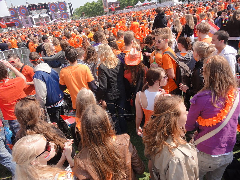 File:Queensday 2011 Amsterdam 26.jpg