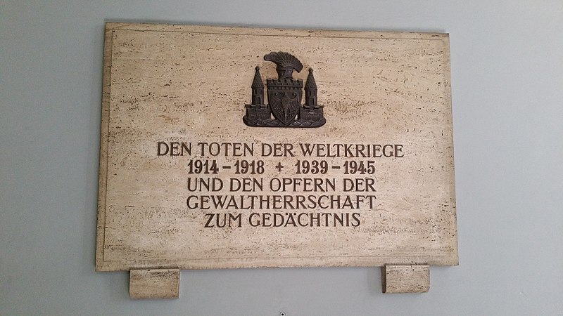 File:Rathaus Spandau Gedenktafel Weltkriegsopfer.jpg
