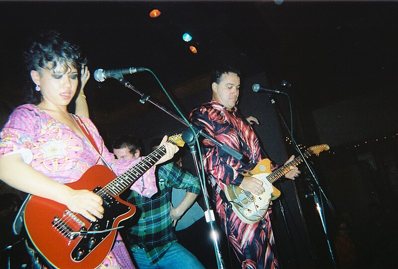 File:Red Elvises Chicago2009.jpg