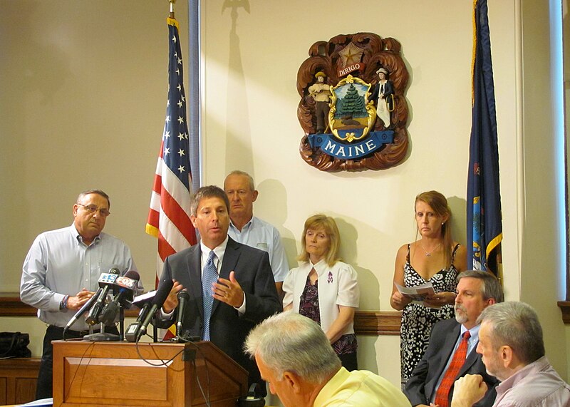 File:Rep Ken Fredette with governor at domestic violence press conference 7-13-12.JPG