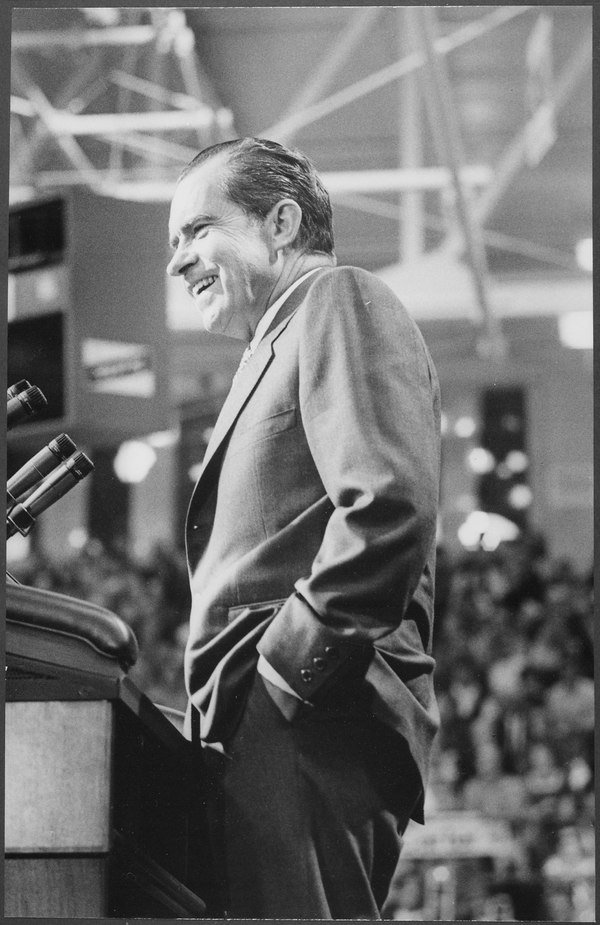 Richard M. Nixon giving a speech - NARA - 194696.tif