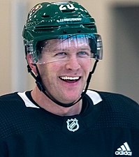 Ryan Suter Warrior-sisakkal