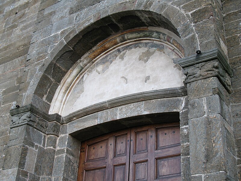 File:Sacra di San Michele - Portico.jpg