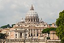 Saint Peter's Basilica facade, Rome, Italy.jpg